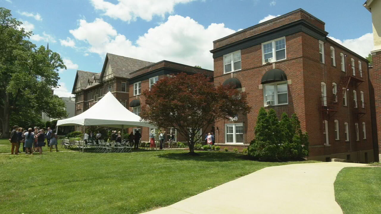 Louisville cuts the ribbon on new affordable housing complex in the Highlands Douglass neighborhood
